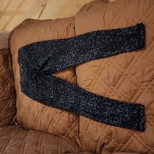 Zyia leggings animal print/scrunch butt.